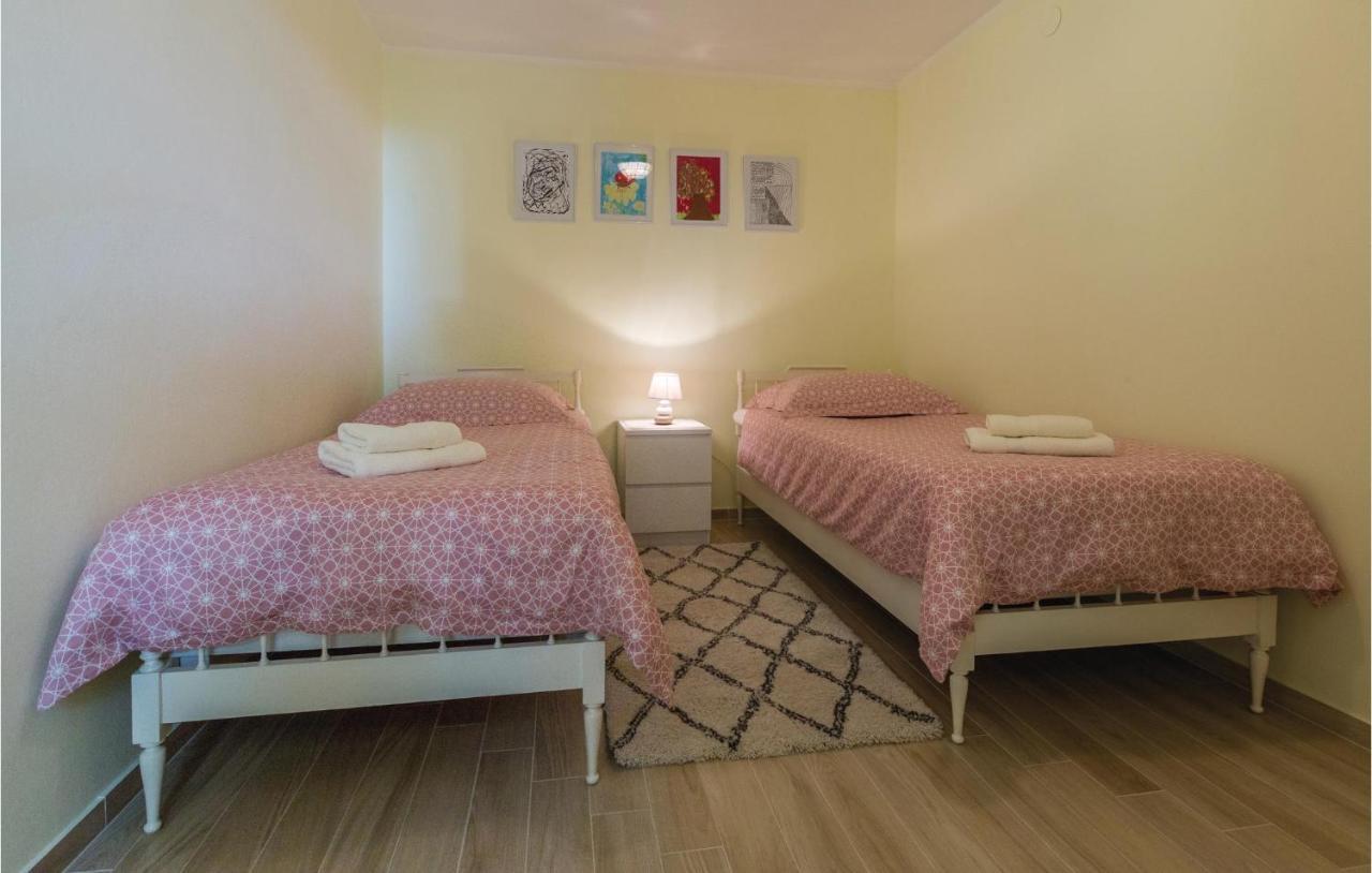 2 Bedroom Amazing Apartment In Kanfanar Extérieur photo